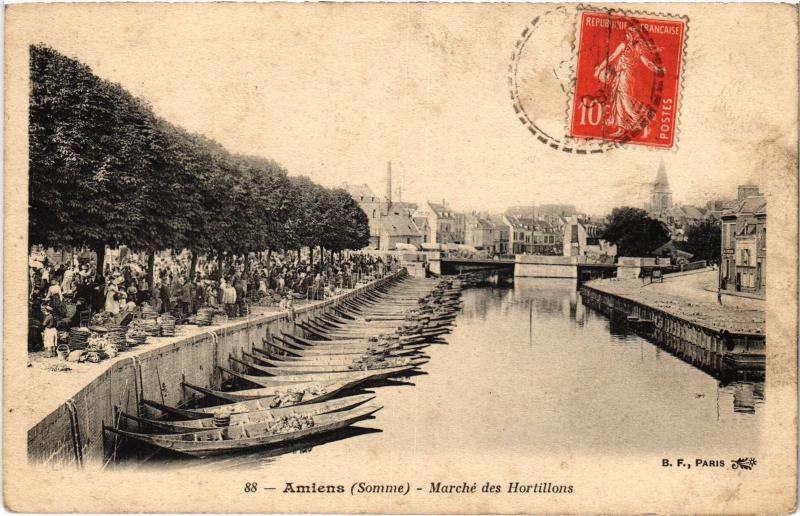 Carte postale ancienne Amiens Marche des Hortillons à Amiens
