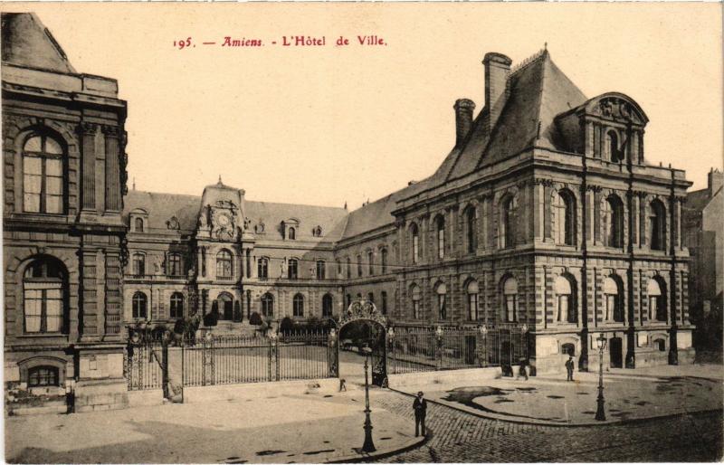 Carte postale ancienne Amiens Hotel de Ville à Amiens