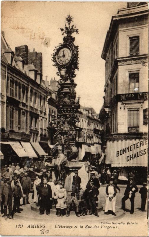 Carte postale ancienne Amiens Horloge et Rue des Vergeaux à Amiens