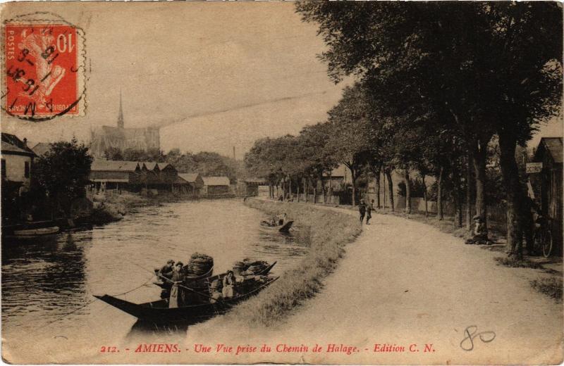 Carte postale ancienne Amiens une vue prise du Chemin de Halage à Amiens
