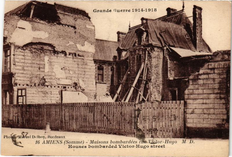 Carte postale ancienne Amiens Maisons bombardees rue Victor Hugo à Amiens