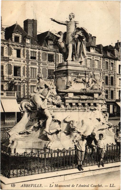 Carte postale ancienne Abbeville Monument de l'Amiral Courbet à Abbeville