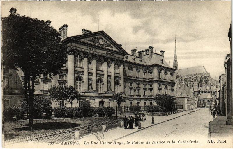 Carte postale ancienne Amiens Rue Victor Hugo à Amiens
