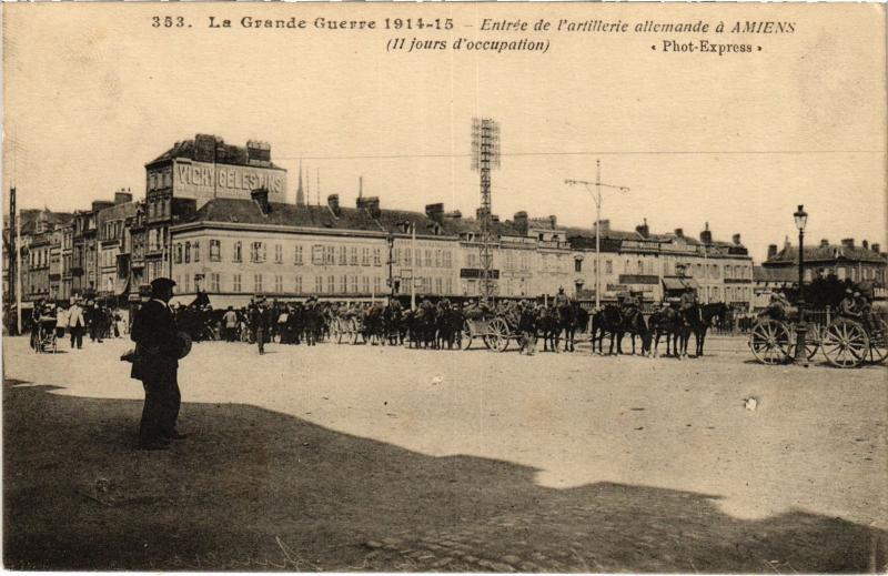 Carte postale ancienne Amiens entree de l'artillerie allemande à Amiens