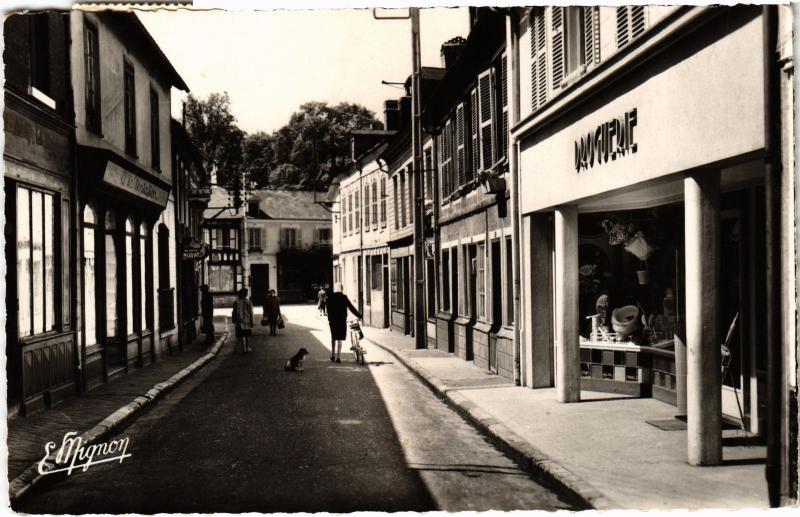 Carte postale ancienne Gamaches Rue de la Republique à Gamaches