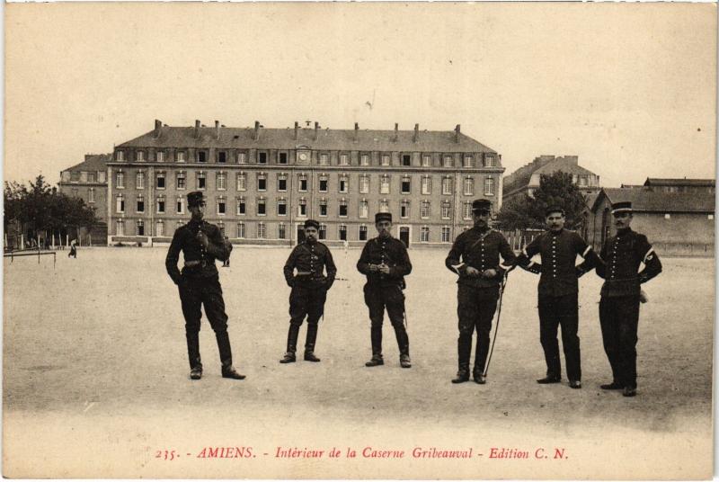 Carte postale ancienne Amiens interieur de la Caserne Gribeauval à Amiens