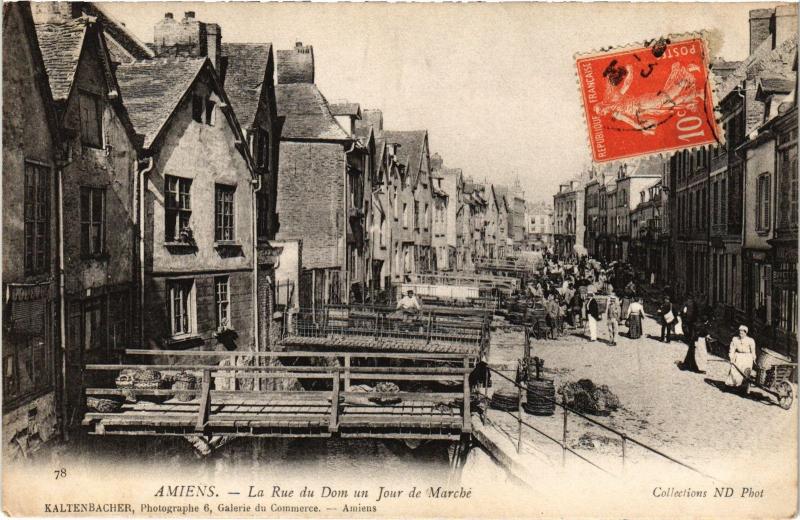 Carte postale ancienne Amiens Rue du Dom à Amiens