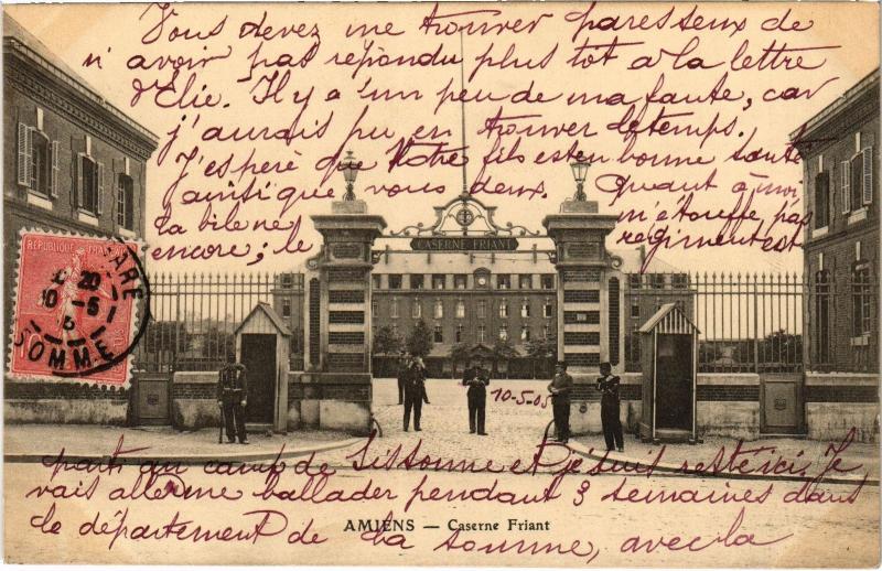 Carte postale ancienne Amiens Caserne Friant à Amiens
