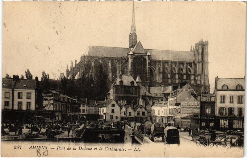 Carte postale ancienne Amiens Pont de la Dodane et la cathedrale à Amiens