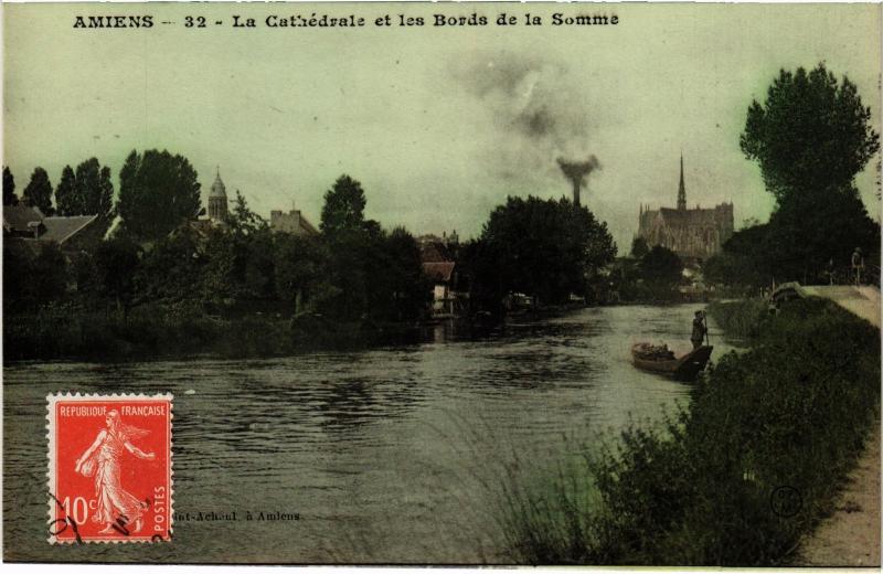 Carte postale ancienne Amiens la Cathedrale et les bords à Amiens