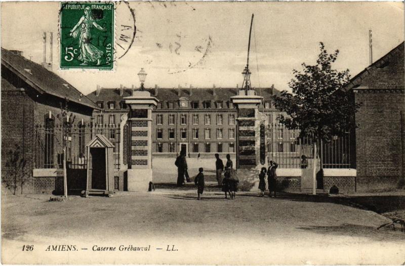 Carte postale ancienne Amiens Caserne Grebauval à Amiens
