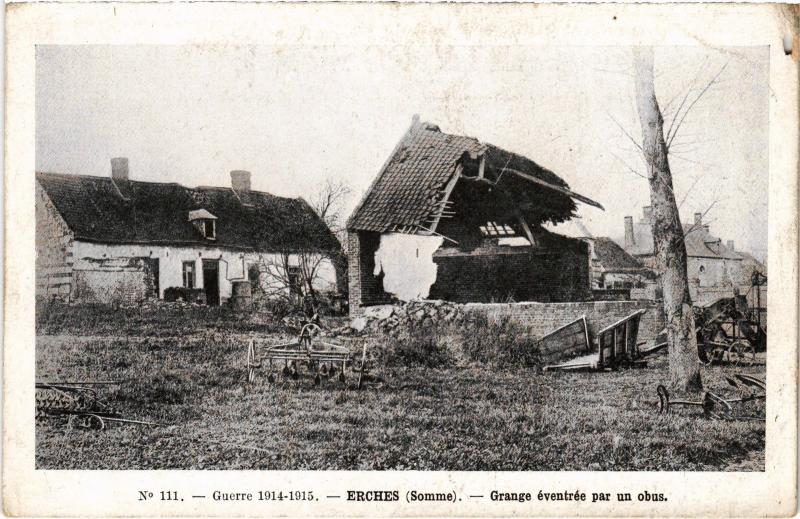 Carte postale ancienne Erches Grange eventree par un obus à Erches