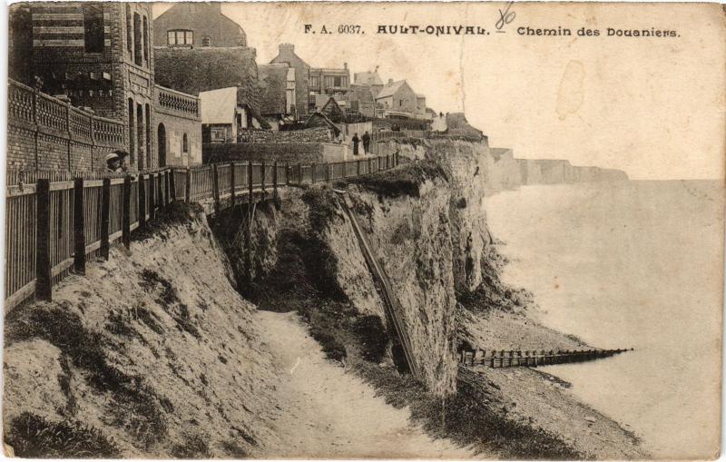 Carte postale ancienne Ault Chemindes Douaniers