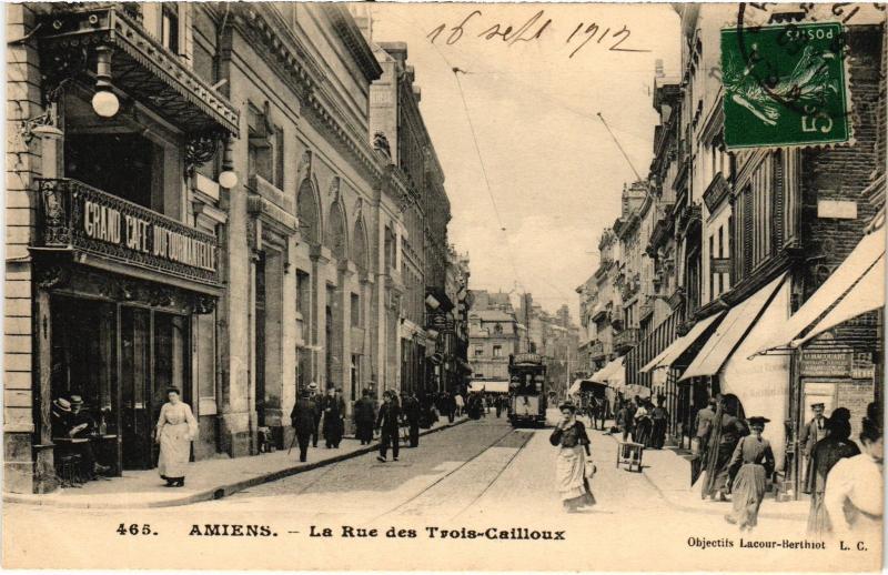 Carte postale ancienne Amiens Rue des Trois Cailloux à Amiens