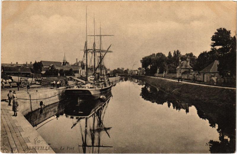 Carte postale ancienne Abbeville le port à Abbeville