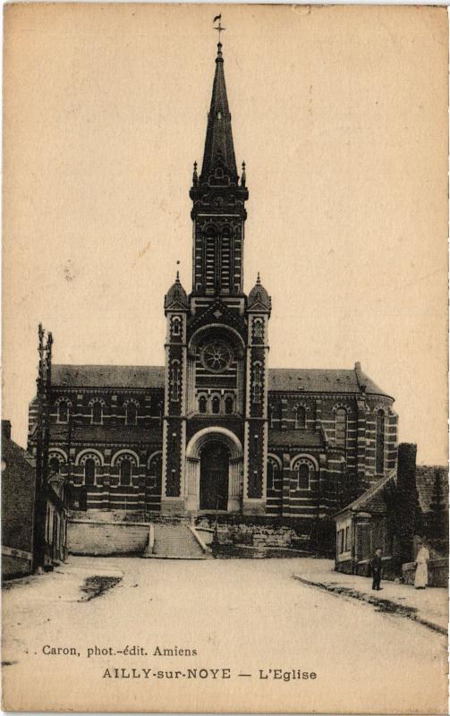 Carte postale ancienne Ailly sur Noye eglise à Ailly-sur-Noye