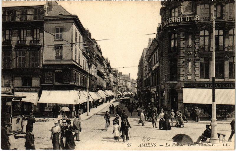 Carte postale ancienne Amiens Rue des Trois Cailloux à Amiens