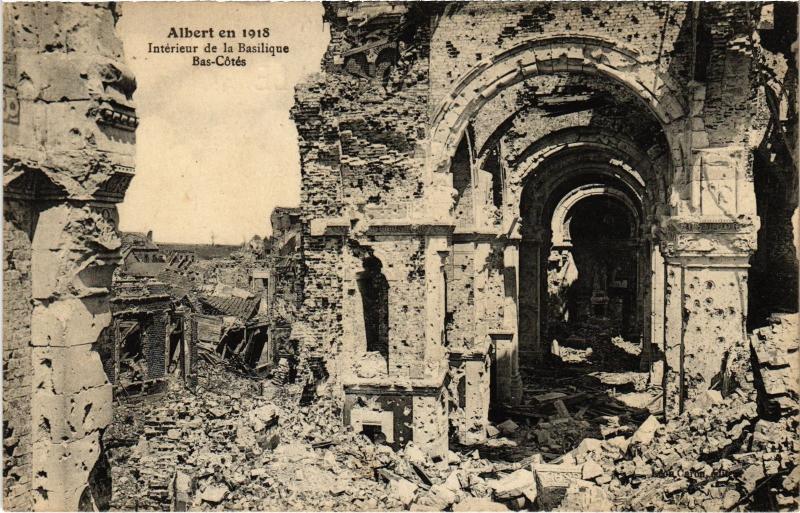 Carte postale ancienne Albert interieur de la Basilique à Albert