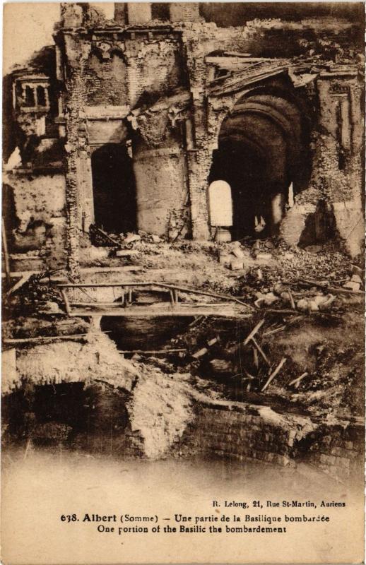 Carte postale ancienne Albert un partie de la Basilique à Albert