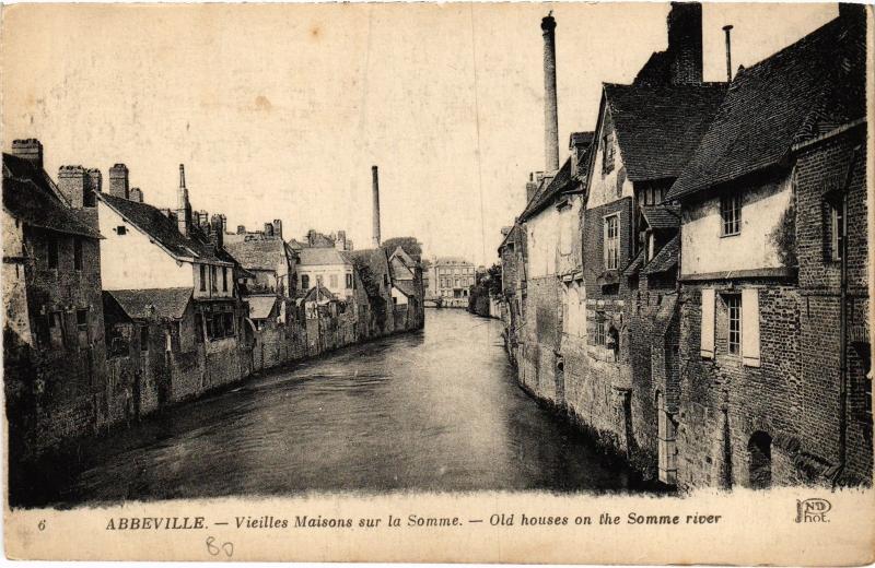 Carte postale ancienne Abbeville vieilles maisons sur la Somme à Abbeville