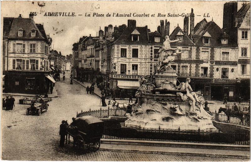 Carte postale ancienne Abbeville Place de l'Amiral Courbet à Abbeville