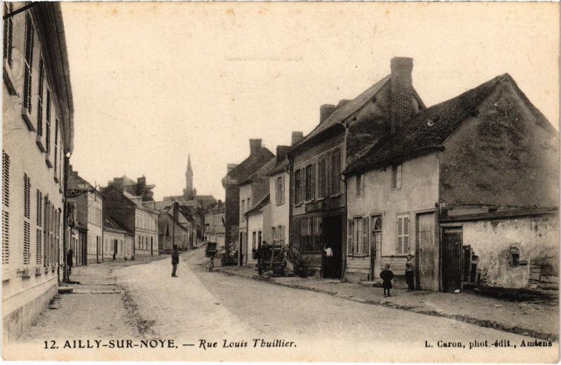 Carte postale ancienne Ailly sur Noye Rue Louis Thuillier à Ailly-sur-Noye