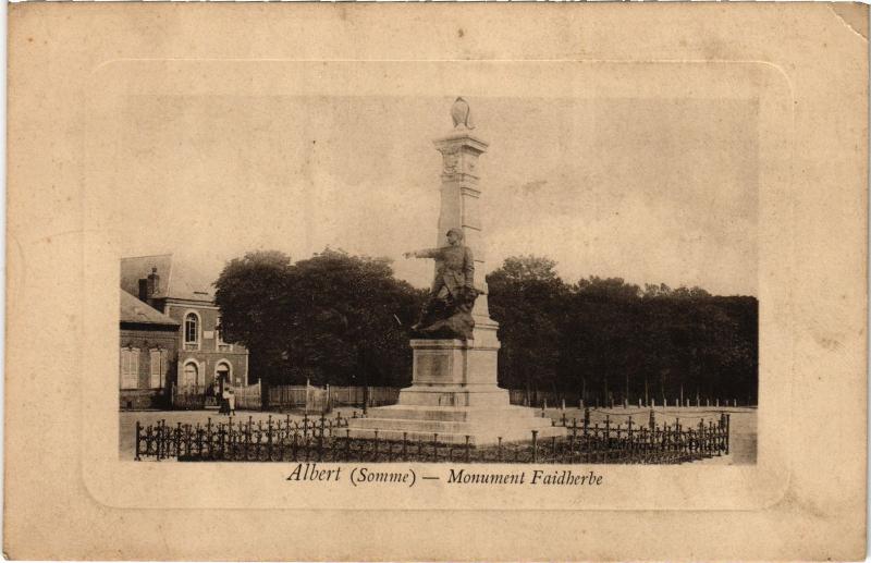 Carte postale ancienne Albert Monument Faidherbe à Albert