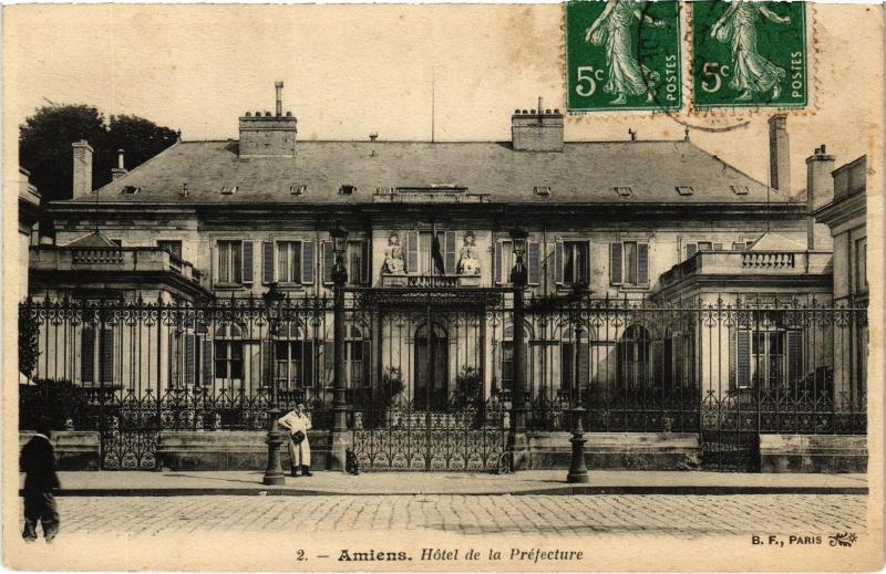 Carte postale ancienne Amiens Hotel de la Prefecture à Amiens