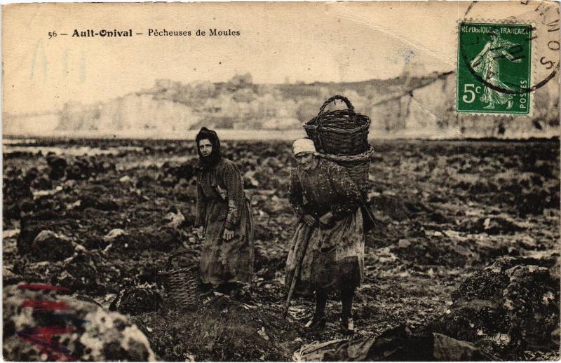 Carte postale ancienne Ault Pecheuses de Moules
