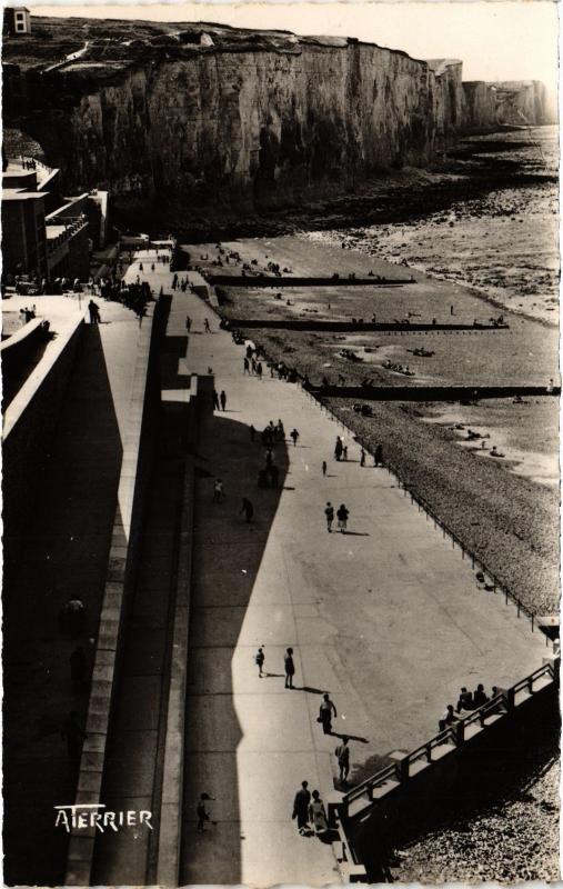 Carte postale ancienne Ault le casino et la plage