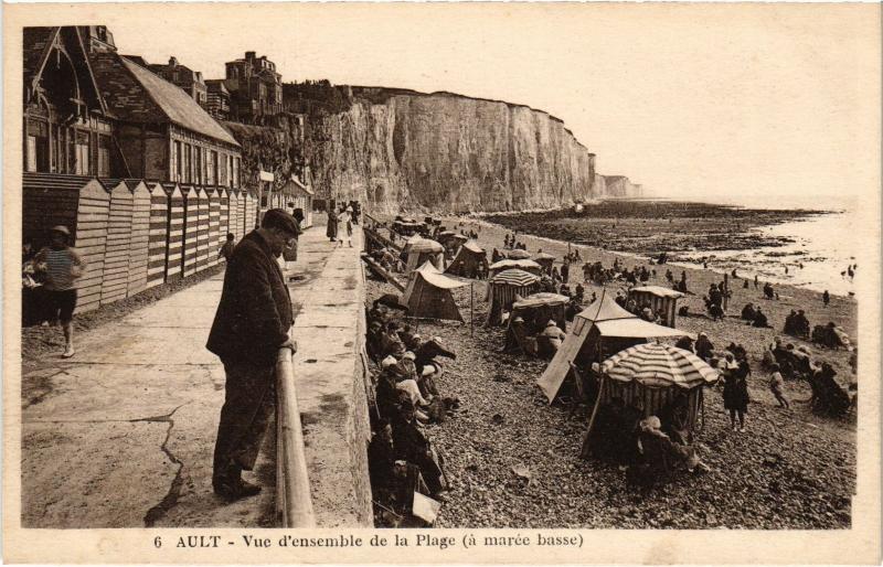 Carte postale ancienne Ault la plage vue d'ensemble