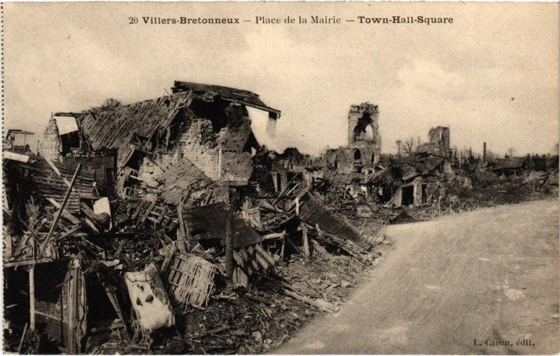 Carte postale ancienne Villers Bretonneux Place de la Mairie à Villers-Bretonneux