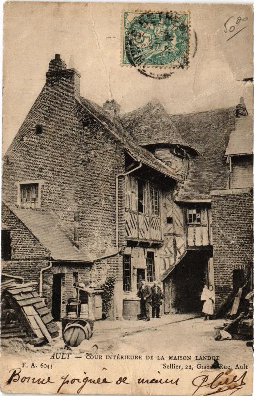 Carte postale ancienne Ault Maison Landot cour interieure
