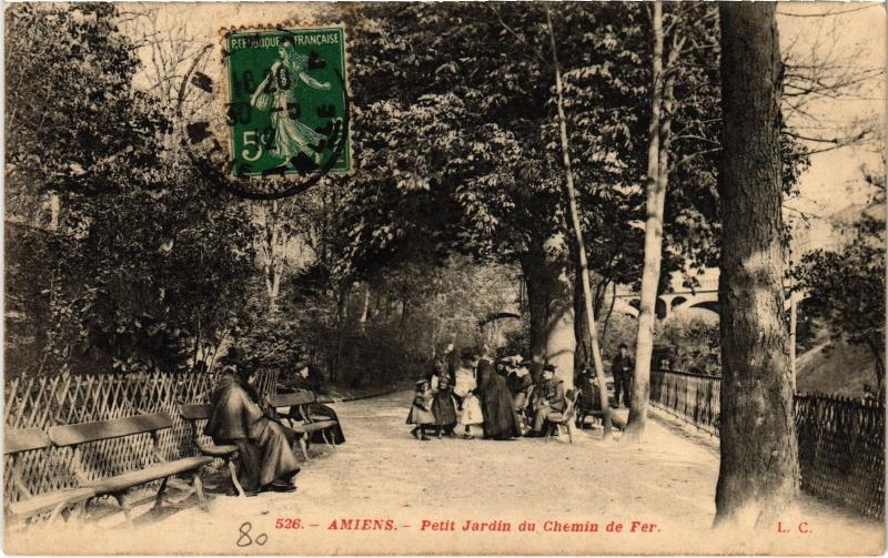 Carte postale ancienne Amiens Jardin du Chemin de Fer à Amiens