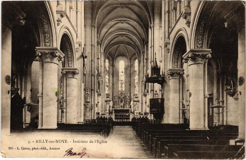 Carte postale ancienne Ailly sur Noye interieur de l'eglise à Ailly-sur-Noye