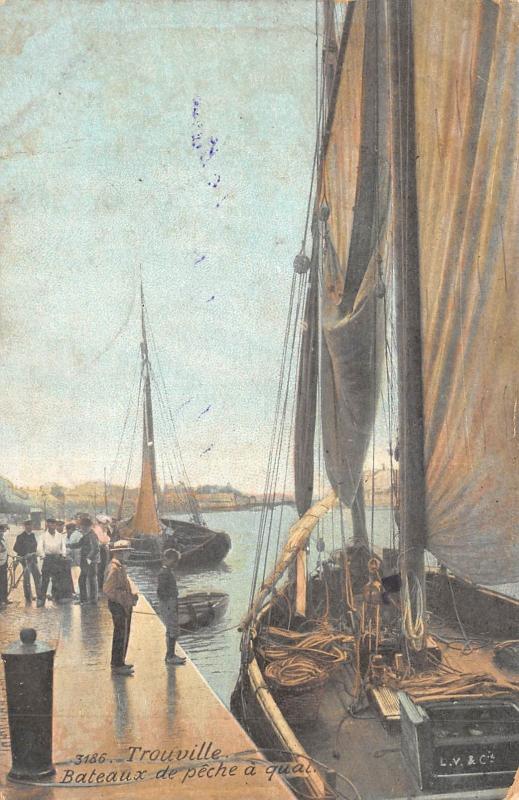 Carte postale ancienne Trouville - Les Planches Devant L'Eden