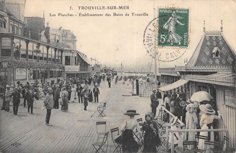 Carte postale ancienne Trouville Sur Mer - Les Planches - Etablissement Des Bains De Trouville à Trouville-sur-Mer