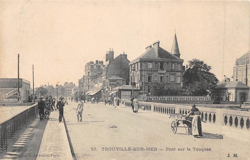 Carte postale ancienne Trouville Sur Mer - Pont Sur La Touques à Trouville-sur-Mer