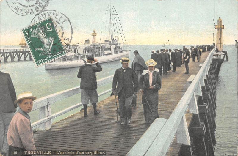 Carte postale ancienne Trouville - L'Arrivee D'Un Torpilleur
