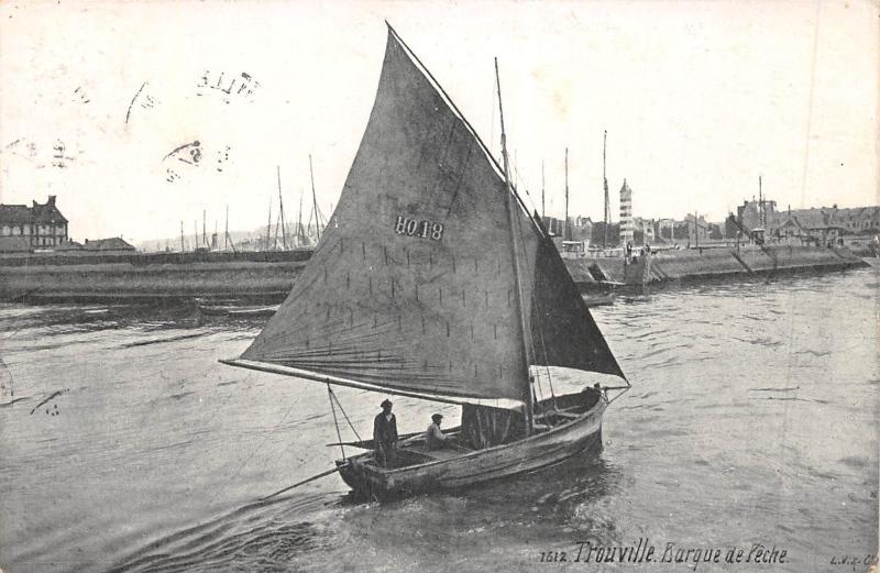 Carte postale ancienne Trouville - Barque De Peche