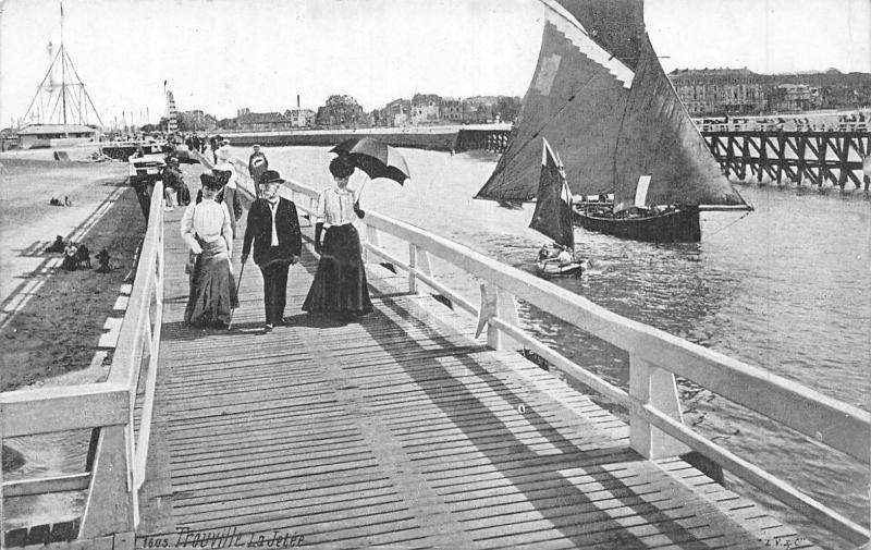 Carte postale ancienne Trouville - La Jetee