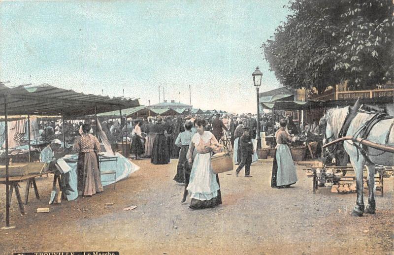 Carte postale ancienne Trouville - Le Marche