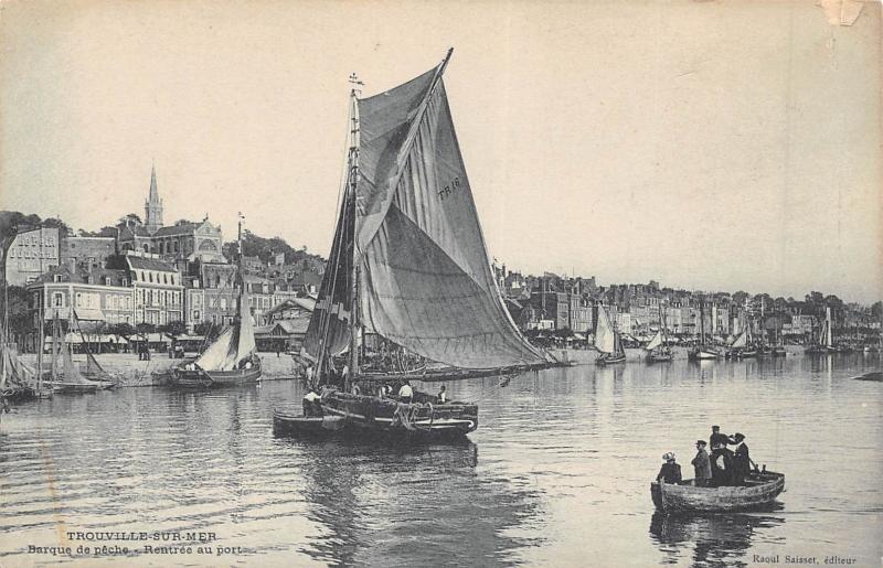 Carte postale ancienne Trouville Sur Mer - Barque De Peche - Rentree Au Port à Trouville-sur-Mer
