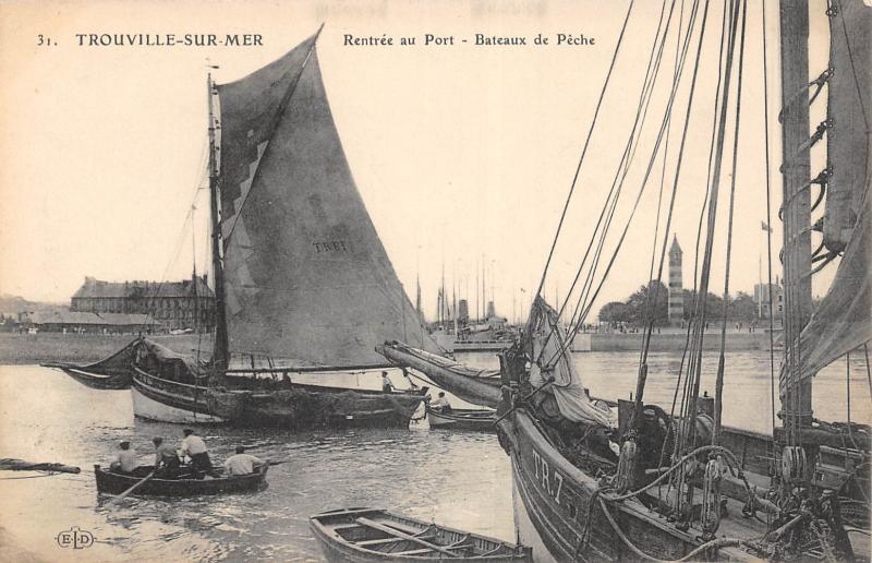Carte postale ancienne Trouville Sur Mer - Rentree Au Port - Bateaux De Peche à Trouville-sur-Mer
