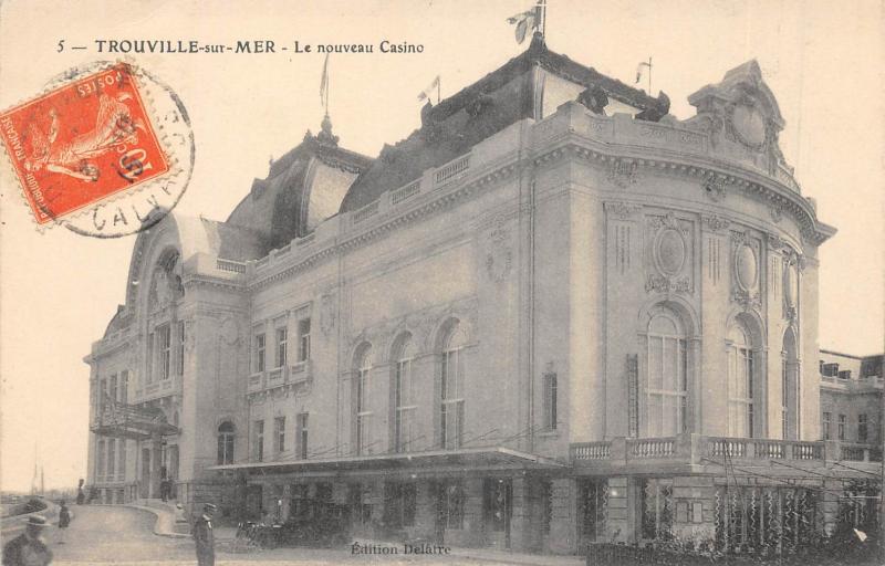 Carte postale ancienne Trouville Sur Mer - Rue Du Casino à Trouville-sur-Mer