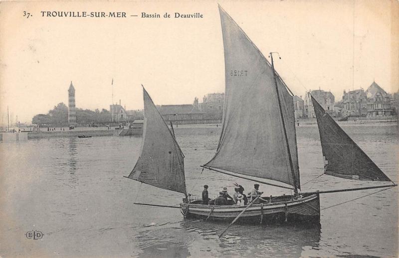Carte postale ancienne Trouville Sur Mer - Bassin De Deauville à Trouville-sur-Mer