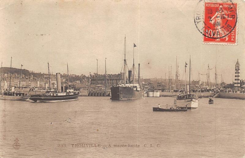 Carte postale ancienne Trouville - A Maree Haute