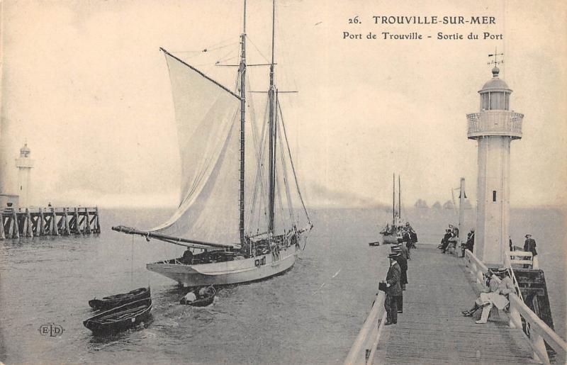 Carte postale ancienne Trouville Sur Mer - Port De Trouville - Sortie Du Port à Trouville-sur-Mer