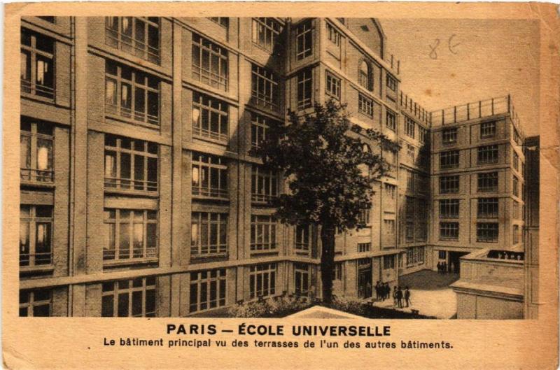 Carte postale ancienne Ecole Universelle - Le bâtiment principal vu des terrasses de l'un des autres bâtiments à Paris 16e