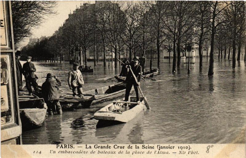 Carte postale ancienne La Grande Crue de la Seine 114 Place de l'Alma